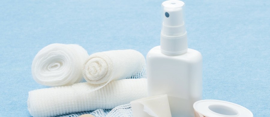 Profesjonalne warsztaty z pierwszej pomocy organizuje Poznańskie Centrum Świadczeń – Centrum Inicjatyw Rodzinnych. Zajęcia przeznaczone są dla rodziców dzieci w wieku do dziesięciu lat. Uczestnictwo w nich jest bezpłatne. 