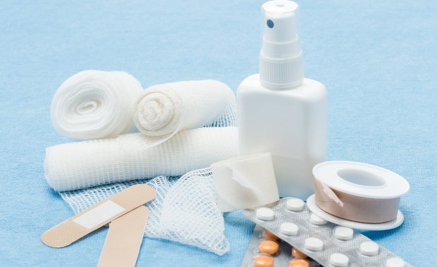 Profesjonalne warsztaty z pierwszej pomocy organizuje Poznańskie Centrum Świadczeń – Centrum Inicjatyw Rodzinnych. Zajęcia przeznaczone są dla rodziców dzieci w wieku do dziesięciu lat. Uczestnictwo w nich jest bezpłatne. 