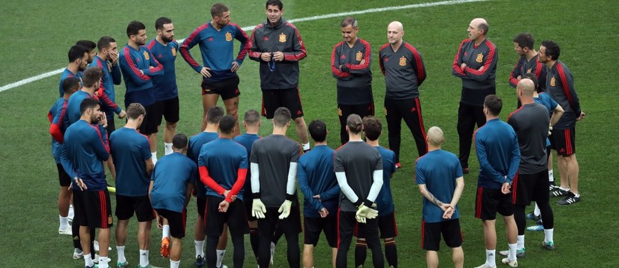 Niecałe cztery tygodnie Fernando Hierro pełnił funkcję selekcjonera piłkarskiej reprezentacji Hiszpanii. Miejscowa federacja (RFEF) poinformowała w niedzielę, że 50-letni trener odchodzi z kadry. Nazwisko następcy nie jest jeszcze znane.