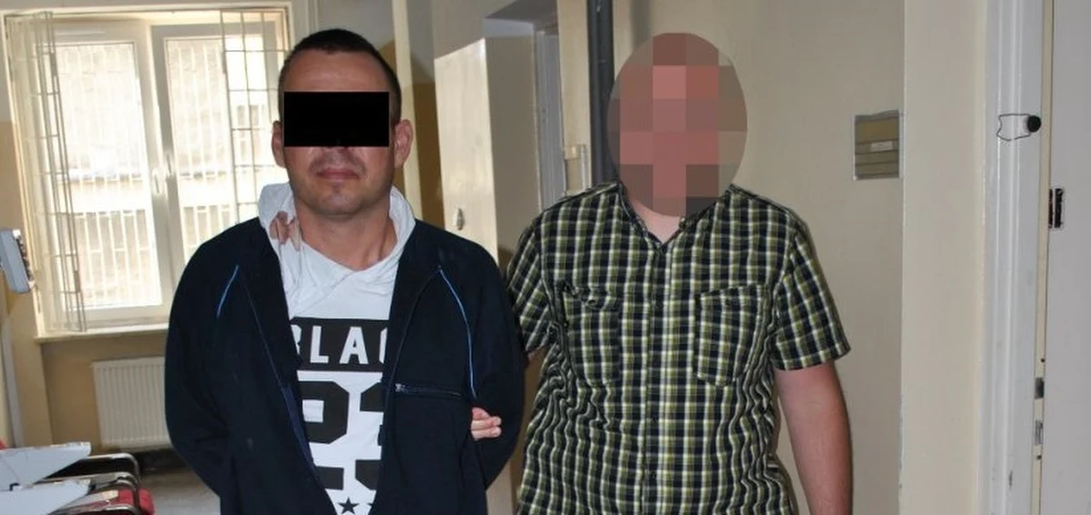 Policjanci z warszawskiego śródmieścia zatrzymali mężczyznę, który próbował wyłudzić 100 tys. złotych metodą „na policjanta”. 45-letni Rafał R. usłyszał już zarzut i został tymczasowo aresztowany na 3 miesiące. Grozi mu do 8 lat więzienia. 