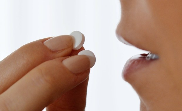 Główny Inspektor Farmaceutyczny zdecydował o wycofaniu z obrotu tabletek Inovox Express o smaku miodowo-cytrynowym. Są one stosowane w przypadku bólu gardła. 