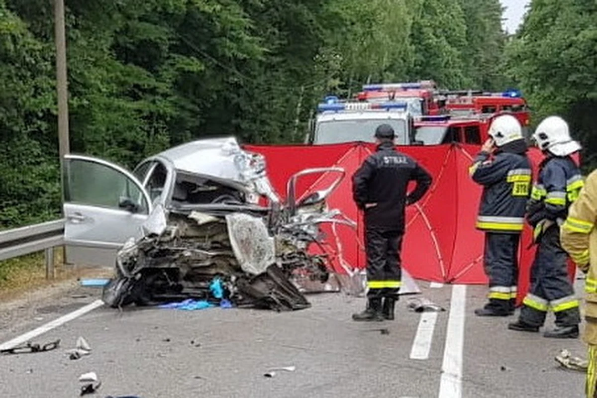 ​Jedna osoba zginęła w zderzeniu ciężarówki z autem osobowym na wysokości miejscowości Babi Dół na Pomorzu. 