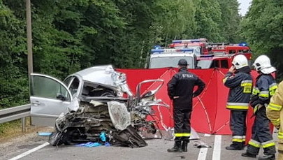 Tragiczny wypadek na DK 20. Ciężarówka zderzyła się z autem osobowym