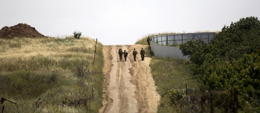 ​Władze Izraela zagroziły, że ostro zareagują na wszelkie próby rozmieszczania armii syryjskiej, prowadzącej ofensywę przeciwko rebeliantom na południu kraju, na Wzgórzach Golan, w strefie zdemilitaryzowanej w ramach syryjsko-izraelskiego rozejmu z 1974 roku.