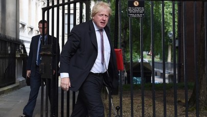 Boris Johnson: Strategia Theresy May w sprawie Brexitu to wywieszanie białej flagi