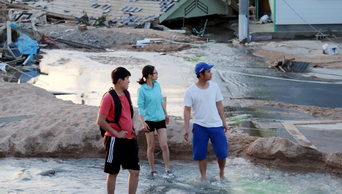 Liczba śmiertelnych ofiar ulewnych deszczy, powodzi i osunięć ziemi w zachodniej Japonii wzrosła do 141 osób - podały media rządowe.