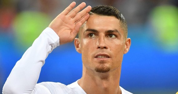 Cristiano Ronaldo podpisał kontrakt z włoskim klubem Juventus Turyn - informuje agencja Reutera. "Madryt zawsze będzie twoim domem" - napisano w komunikacie na pożegnanie 33-letniego rekordzisty pod względem liczby bramek dla "Królewskich".