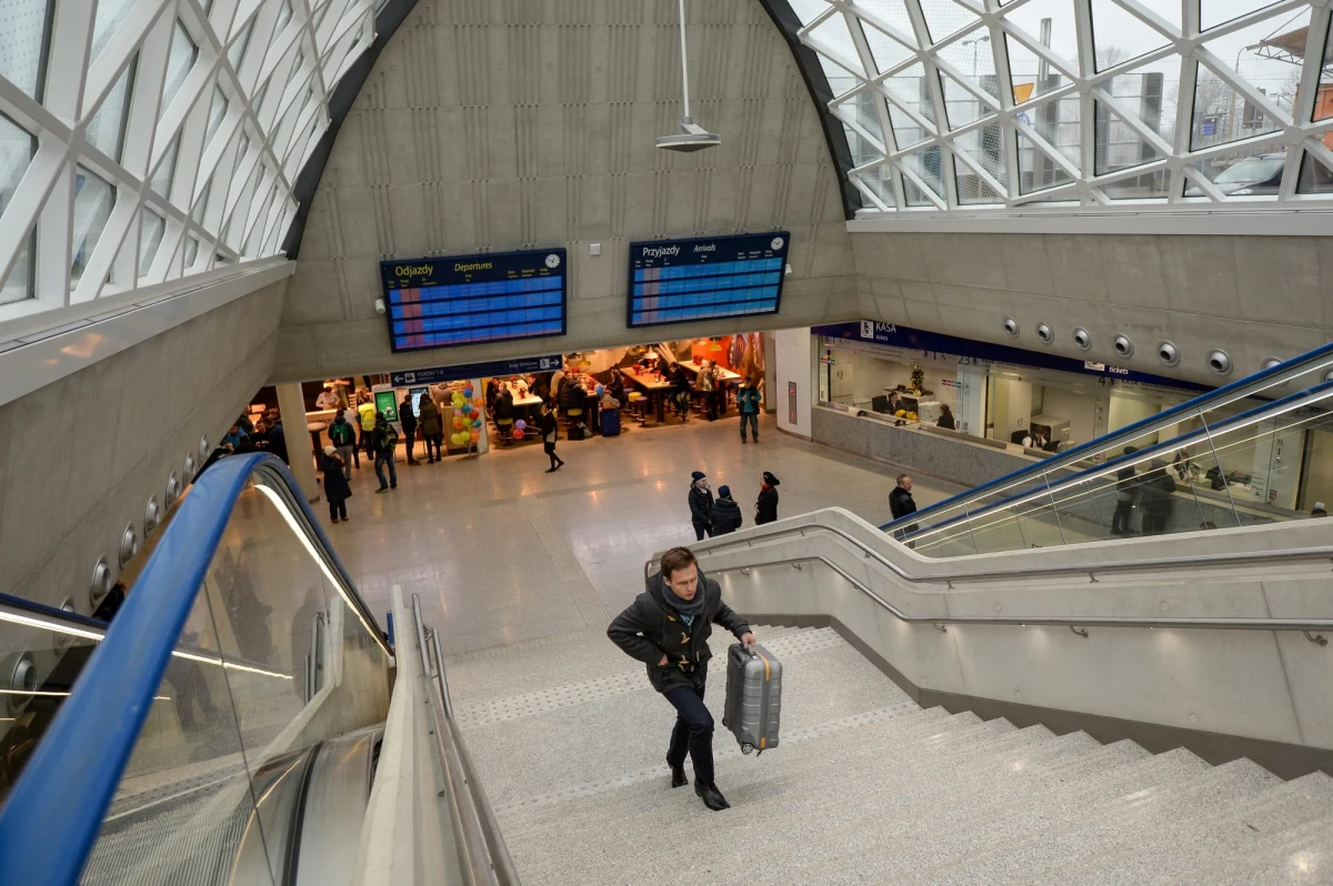 W obrębie stacji kolejowej Warszawa Zachodnia powstanie nowoczesny węzeł przesiadkowy. Przebudowane zostaną wszystkie perony, a pod dworcem powstanie przystanek tramwajowy i najdłuższa sieć tuneli tramwajowych w Polsce - poinformowali we wtorek przedstawiciele PKP Polskich Linii Kolejowych i Tramwajów Warszawskich.