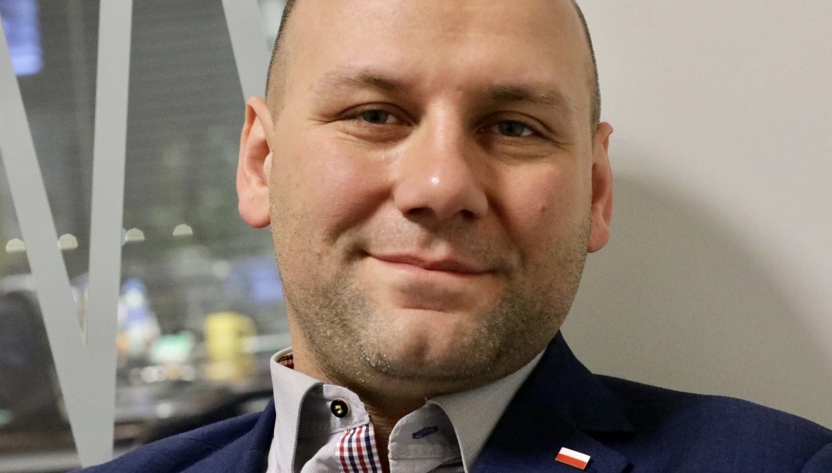 "Nie ma na ten moment takich planów" - tak gość Rozmowy w samo południe wiceminister spraw zagranicznych Szymon Szynkowski vel Sęk odpowiada na pytanie, kiedy premier Mateusz Morawiecki będzie w Białym Domu. Czy MSZ przygotowuje taką wizytę szefa rządu w Waszyngtonie? "Jeśli taka wizyta będzie przygotowana i będzie znany już jej termin, na pewno i ode mnie i z Kancelarii Prezesa Rady Ministrów, pan redaktor o tym terminie i o szczegółach tej wizyty, usłyszy. (...) Trzeba pytać o szczegóły ministra Suskiego” – odpowiada gość Marcina Zaborskiego. 