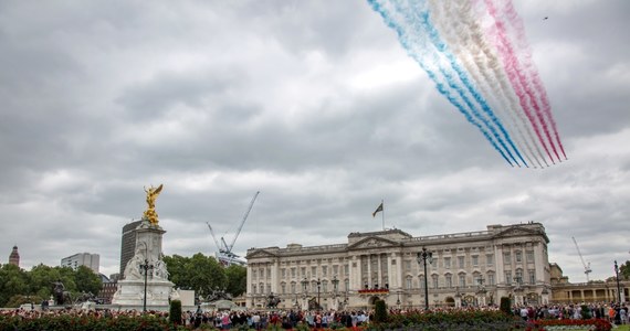 ​Nabożeństwem w Opactwie Westminsterskim, ceremonią przed Pałacem Buckingham oraz przelotem historycznych i współczesnych samolotów bojowych uczczono we wtorek w Londynie stulecie Królewskich Sił Powietrznych (RAF).