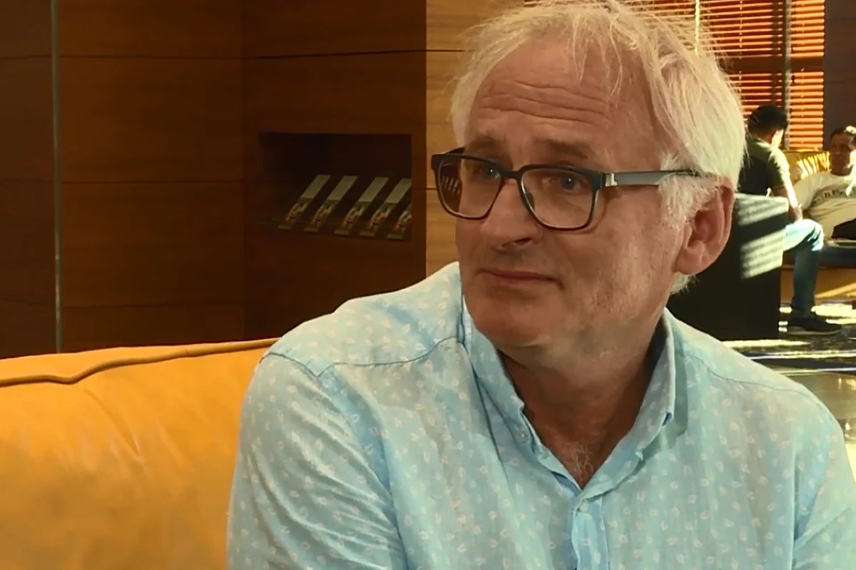 "Ukraińcy żyją w straszliwym rozkroku, wypierają się, a  to trzeba przetrawić, że takie okrucieństwo było. To musi skutkować straszną schizofrenią zbiorową narodu, który ma  potężne problemy z identyfikacją" – tak Krzesimir Dębski, którego dziadkowie zostali zamordowani na Wołyniu, mówi o stosunku współczesnych Ukraińców do wydarzeń sprzed 75 lat. O oprawcach swoich bliskich mówi: "Nieszczęśnicy, prości ludzie i jeszcze zaczadzeni nacjonalizmem". Zastrzega, że nie powinno się mówić, że rzezi dokonali Ukraińcy. "Podkreślam, że to był niewielki procent. I byli tacy co ratowali Polaków" - dodaje.