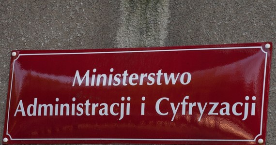 ​Karol Okoński został nowym sekretarzem stanu, a Wanda Buk podsekretarzem stanu w Ministerstwie Cyfryzacji - poinformował we wtorek resort.