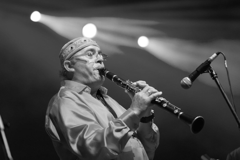 W nocy z wtorku na środę (10/11 lipca) zmarł Jacek Mazur, krakowski muzyk sceny jazzowej, przez lata związany z Jazz Band Ball Orchestra.