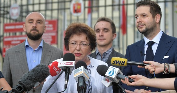 Radna Jolanta Kasztelan poinformowała o opuszczeniu Platformy Obywatelskiej i przejście do klubu PiS. Udzieliła też poparcia kandydatowi Zjednoczonej Prawicy na prezydenta Warszawy Patrykowi Jakiemu, który - jej zdaniem - jest jedyną szansą na uczciwą Warszawę. 