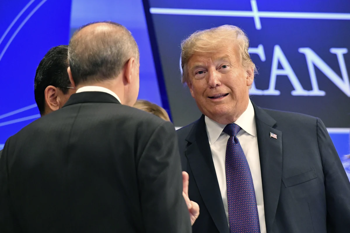 ​Propozycja prezydenta USA Donalda Trumpa wobec krajów NATO na szczycie w Brukseli, aby zwiększyły wydatki na obronę do 4 proc. PKB, wywołała konsternację - powiedział w Brukseli prezydent Bułgarii Rumen Radew w wypowiedzi dla bułgarskiego radia.