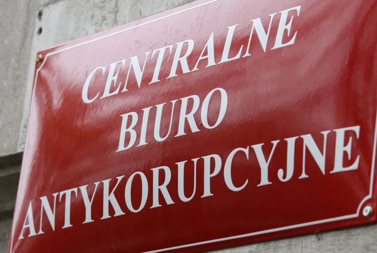 Znany biznesmen zatrzymany przez CBA w sprawie dotyczącej milionowych łapówek i obietnic załatwiania rządowych kontraktów przy budowie Centralnego Portu Komunikacyjnego - dowiedzieli się reporterzy RMF FM. Edward S. - właściciel pałacu pod Grójcem, znajomy celebrytów i gwiazd - to szósta osoba zatrzymana w tej sprawie. Biznesmen już usłyszał zarzuty płatnej protekcji, za co grozi mu do ośmiu lat więzienia.