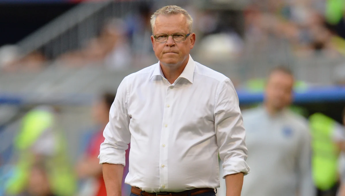 ​Po sukcesie Szwecji i dojściu do ćwierćfinału mistrzostw świata zaczęto spekulować na temat zarobków selekcjonera Janne Anderssona. Jego pensja została utajniona przez federację piłkarską SvFF, ale ujawnił ją urząd skarbowy, gdyż zarobki wszystkich obywateli są dostępne do wglądu.