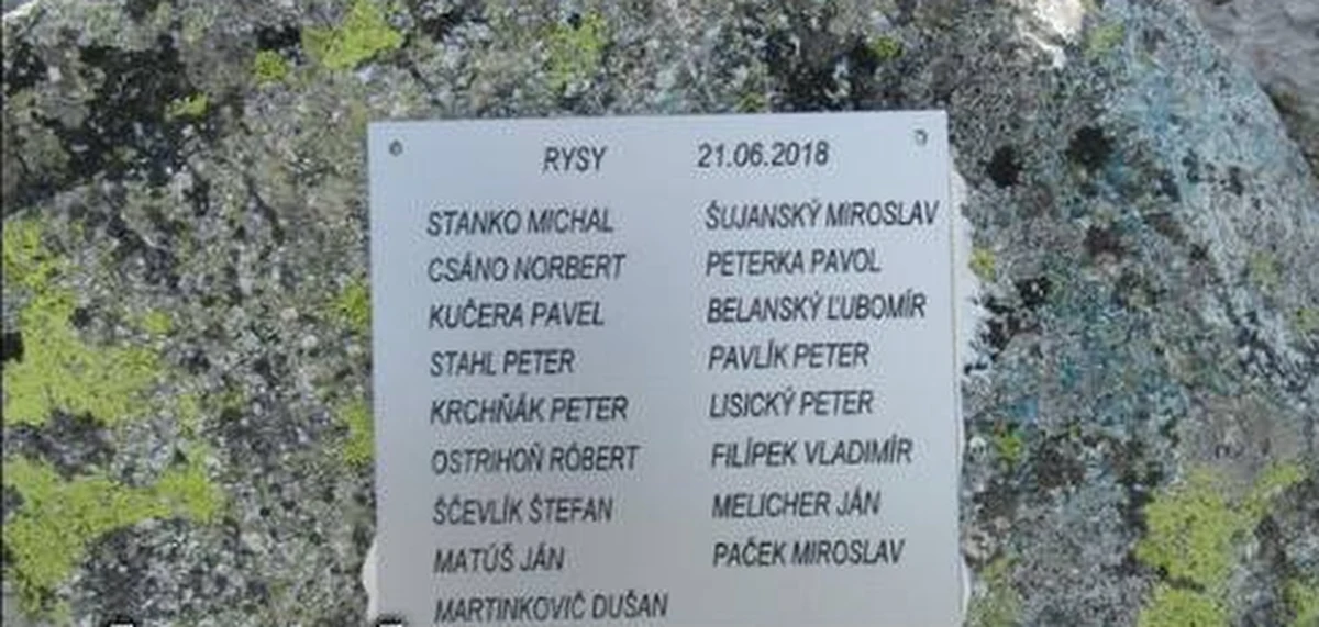Nawet 10 tysięcy euro kary grozi słowackim kolejarzom, którzy swoje wejście na Rysy upamiętnili przytwierdzając na słowackim wierzchołku szczytu specjalną tablicę i fragment hamulca pociągu. 