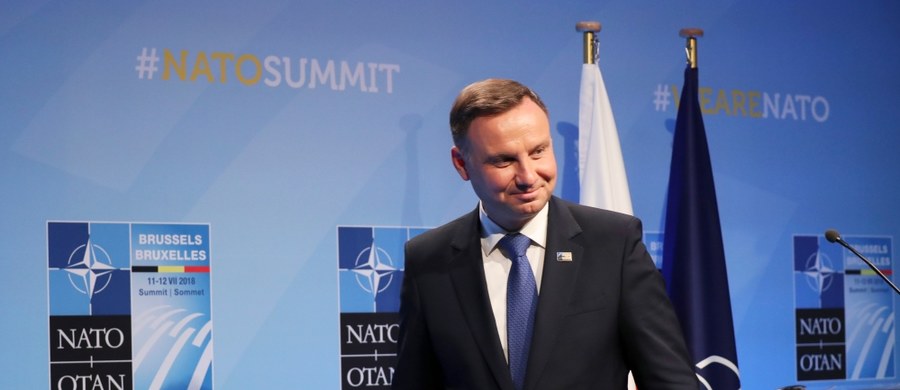 W trakcie rozmów z Donaldem Trumpem wspomnieliśmy o mojej wizycie w Waszyngtonie - poinformował po zakończonym szczycie NATO w Brukseli prezydent Andrzej Duda. Dodał, że wizyty najprawdopodobniej odbędzie się we wrześniu, a w tej chwili trwają ostatnie ustalenia w tej sprawie.