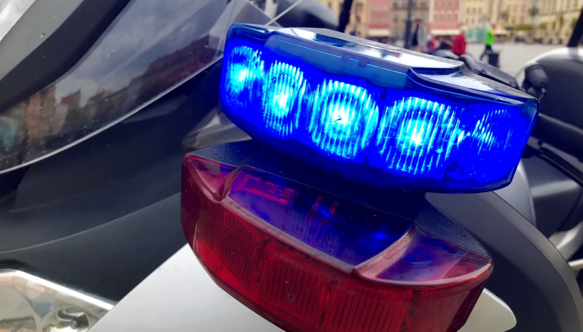 ​Ciężarówka uderzyła w dom w Ostrowcu Świętokrzyskim. W budynku były dwie osoby. Informację dostaliśmy na Gorącą Linię RMF FM.