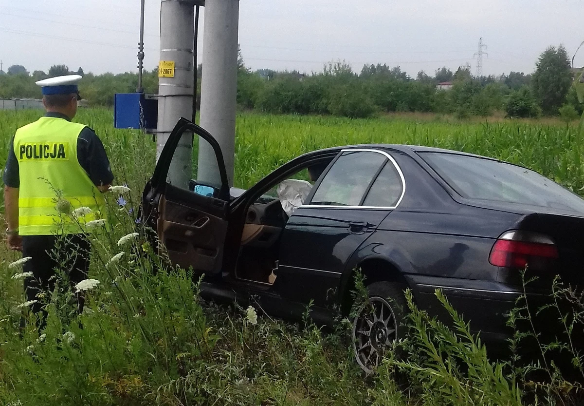 Kierowca BMW, który nie zatrzymał się do kontroli drogowej, popełnił podczas ucieczki 13 wykroczeń. Należą się za nie 72 punkty karne. Ze wstępnych ustaleń policji wynika, że 27-letni mężczyzna był pod wpływem amfetaminy. Grozi mu nawet 5 lat więzienia.
