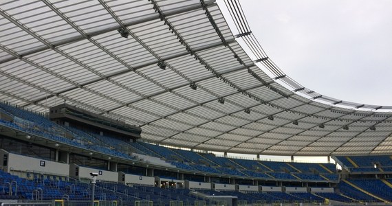 ​W najbliższym czasie zostaną przedstawione propozycje i rekomendacje zmian przepisów dot. bezpieczeństwa na stadionach - poinformowało PAP Ministerstwo Spraw Wewnętrznych i Administracji. Przyjęcie nowych regulacji resort zapowiedział w maju po zajściach na meczu Lech - Legia.