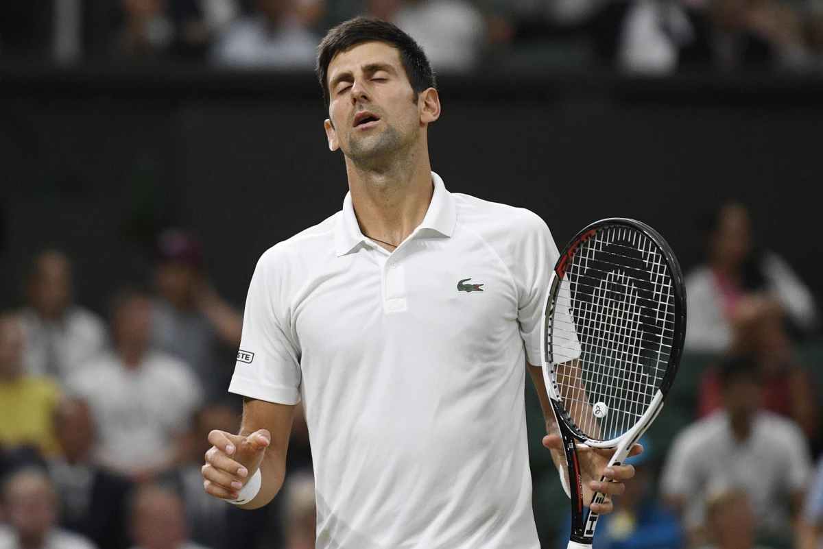 ​Półfinał Wimbledonu z udziałem rozstawionego z "dwójką" Hiszpana Rafaela Nadala i Serba Novaka Djokovica (12.) został przerwany z powodu zbyt późnej pory. Spotkanie zostanie dokończone w sobotę przy stanie 6:4, 3:6, 7:6 (11-9) dla drugiego z tenisistów.