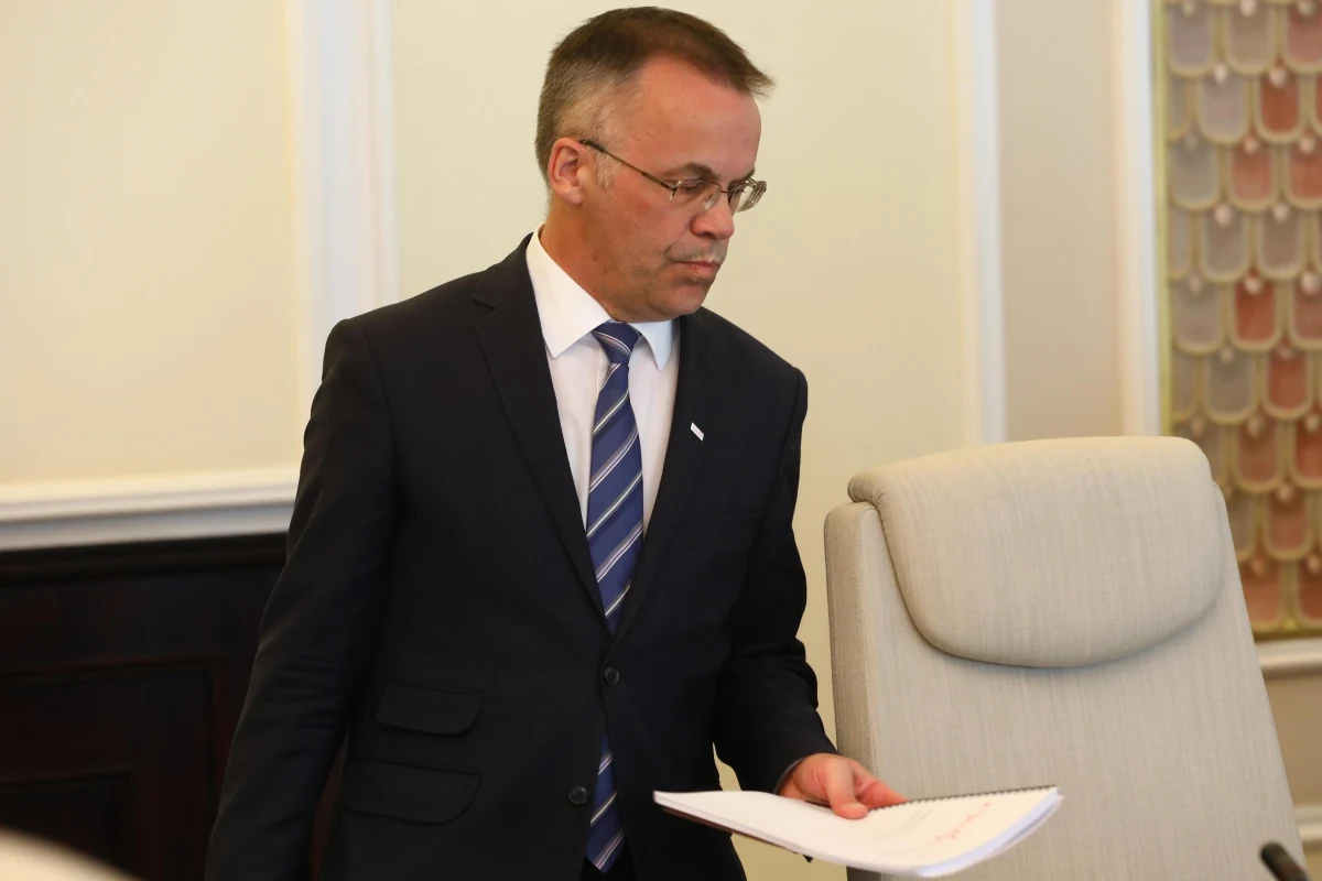 Rząd Prawa i Sprawiedliwości nigdy nie obniży wagi problemu zwrotu wraku prezydenckiego tupolewa - przekonuje polityk PiS, wiceminister kultury Jarosław Sellin. To jego reakcja na słowa marszałka seniora Kornela Morawieckiego, który w rozmowie z RMF FM stwierdził, że polskie władze nie powinny uzależniać kwestii poprawy stosunków z Rosją od zwrotu wraku.