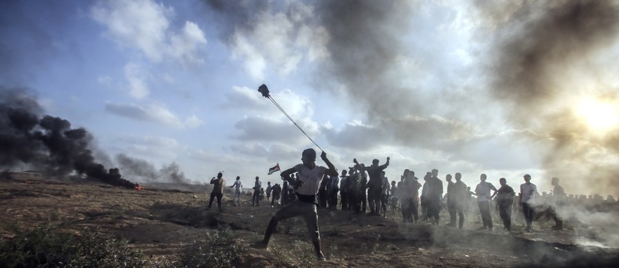 ​Izrael i radykalna palestyńska organizacja Hamas zawarły rozejm w Strefie Gazy - poinformował rzecznik prasowy Hamasu. Wcześniej w sobotę izraelskie lotnictwo przeprowadziło serię nalotów na Gazę, w których zginęło dwóch Palestyńczyków.