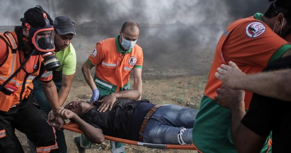 ​Dwóch Palestyńczyków zginęło, a jeden został ranny w niedzielę w wyniku wybuchu w budynku w Strefie Gazy. Do eksplozji doszło kilka godzin po zawarciu przez Izrael i radykalną organizację Hamas rozejmu w tej palestyńskiej enklawie.  "Do wybuchu doszło nad ranem, w budynku położonym w zachodniej części Strefy Gazy" - powiedział rzecznik miejscowej policji.