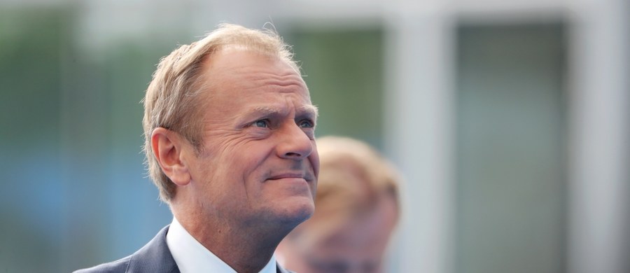 Szef Rady Europejskiej Donald Tusk napisał na Twitterze, że UE i USA to najlepsi przyjaciele, a "ktokolwiek mówi, że jesteśmy wrogami, rozpowszechnia fake newsy". Wcześniej prezydent USA Donald Trump powiedział, że UE to wróg, jeśli chodzi o handel.