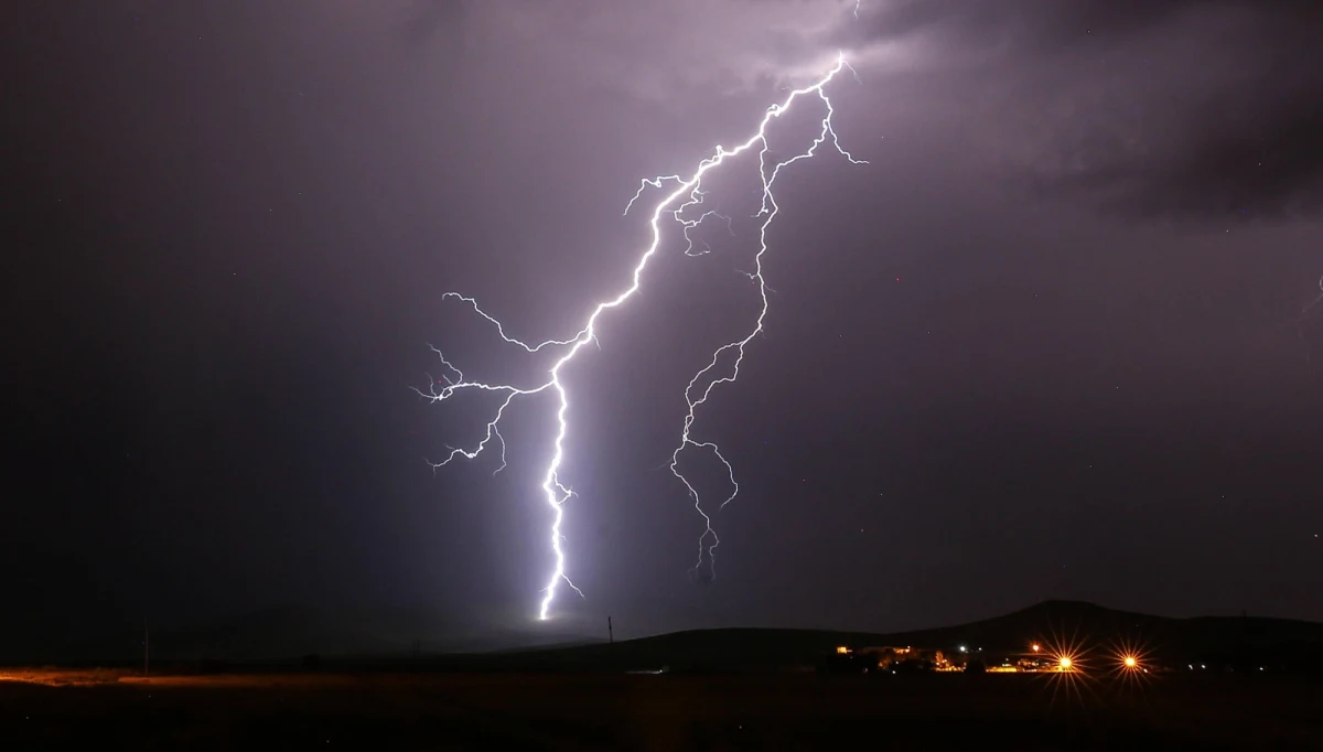 Instytut Meteorologii i Gospodarki Wodnej ostrzega przed intensywnymi opadami deszczu i burzami we wschodniej Polsce.