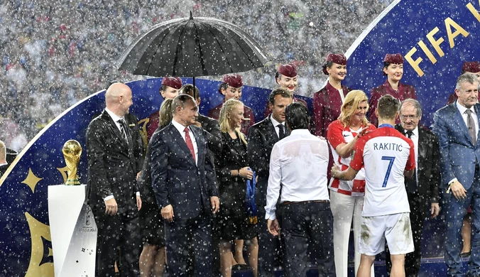 Mundial 2018. Parasol nad Putinem, zmoknięci Macron i Grabar-Kitarović. Galeria