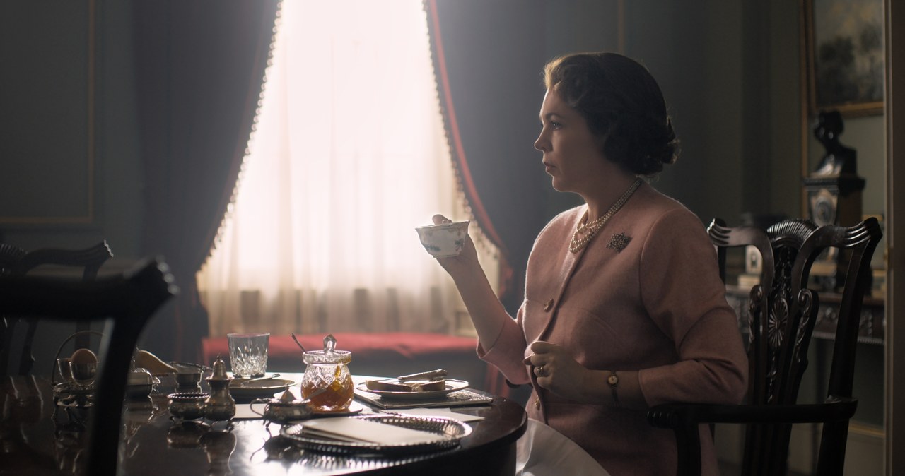 W listopadzie miał premierę czwarty sezon serialu „The Crown”, w którym po raz ostatni w rolę brytyjskiej monarchini wcieliła się Olivia Colman. Laureatka Oscara w najnowszym wywiadzie stwierdziła, że Imelda Staunton, która wcieli się w królową Elżbietę II w kolejnych sezonach, poradzi sobie z tym aktorskim zadaniem lepiej niż ona. Dlatego nie ma zamiaru udzielać jej żadnych rad.