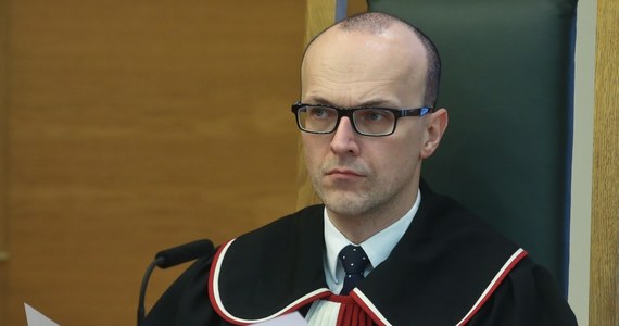 ​Kolejne spięcie w Trybunale Konstytucyjnym. Sędzia Marek Zubik, który od 17 miesięcy nie uczestniczył w wydaniu żadnego z wyroków, pisze do prezes Julii Przyłebskiej, że to ona sama doprowadziła do takiej sytuacji. Zubik odpowiedział na pismo, w którym prezes TK nazwała go sędzią "nie wykonującym czynności orzeczniczych".