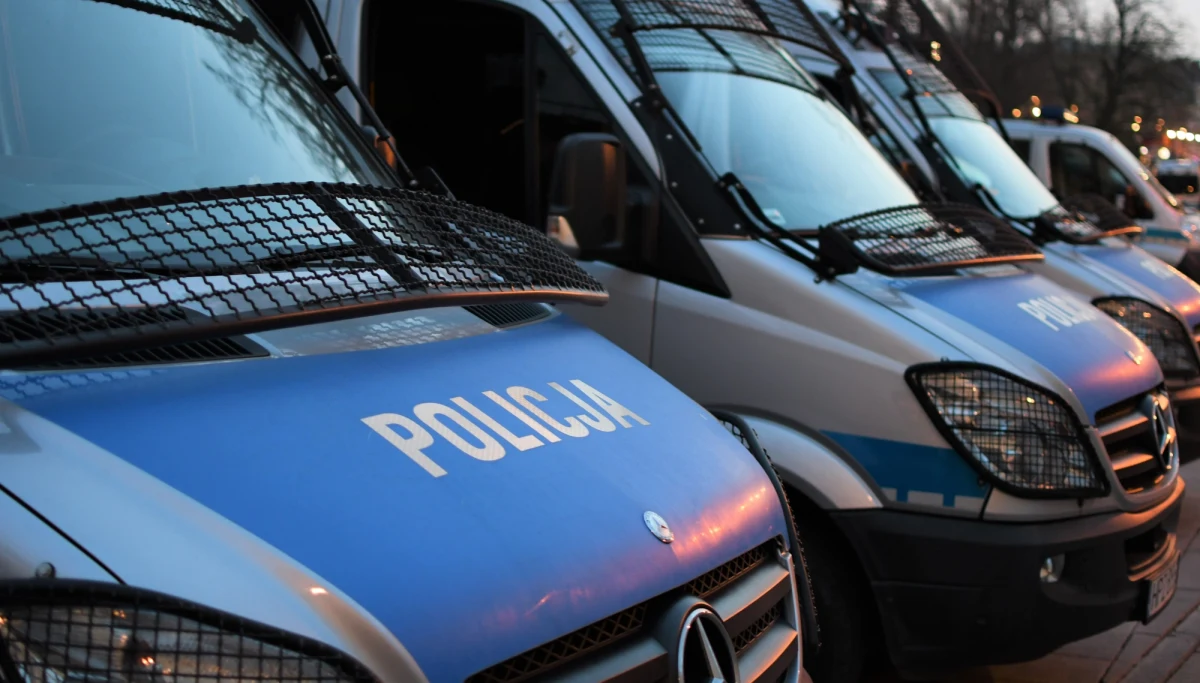 Policja w poniedziałek po południu zatrzymała mężczyznę, który w podwarszawskich Markach usiłował dokonać zabójstwa. Przemysław M. strzelił do nowego partnera swojej byłej partnerki. W czerwcu M. został skazany za nękanie kobiety i groźby pod jej adresem.