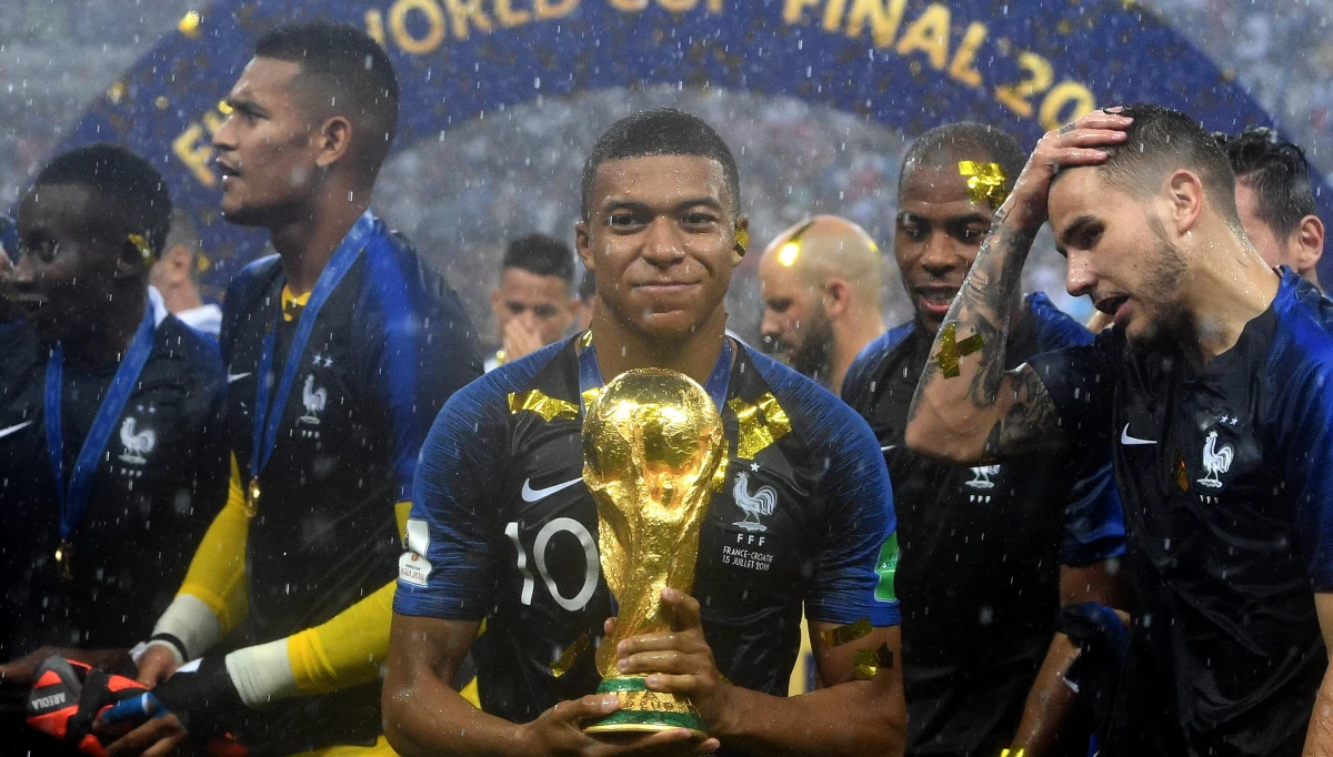 Piłkarze Francji, którzy w niedzielę zdobyli mistrzostwo świata pokonując w Moskwie na Łużnikach Chorwację 4:2, zostaną odznaczeni najwyższymi orderami państwowymi - Legią Honorową - poinformowały media francuskie.