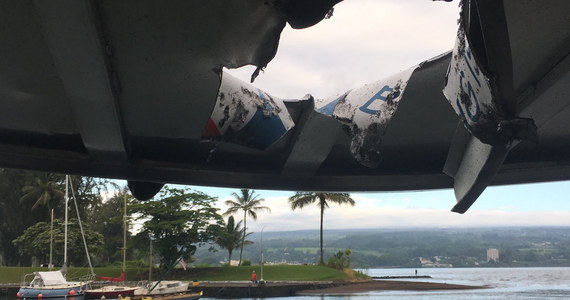 23 osoby zostały ranne, gdy kula gorącej lawy wulkanicznej spadła na statek z turystami, którzy oglądali erupcję wulkanu Kilauea na największej wyspie archipelagu Hawajów - Hawaii, znanej też jako Big Island - poinformowały w poniedziałek lokalne władze.