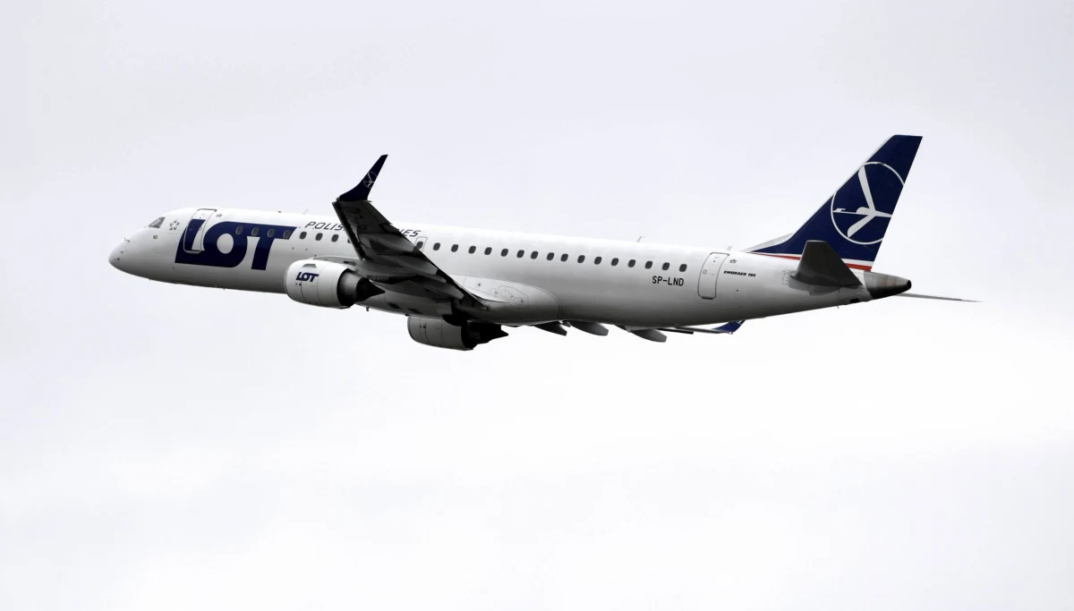 Problemy techniczne samolotu LOT, który miał wylecieć o 10:25 z Zurychu do Warszawy. Maszyna dwukrotnie próbowała wystartować, ale piloci wycofywali się z pasa. Na pokładzie było 85 osób. 