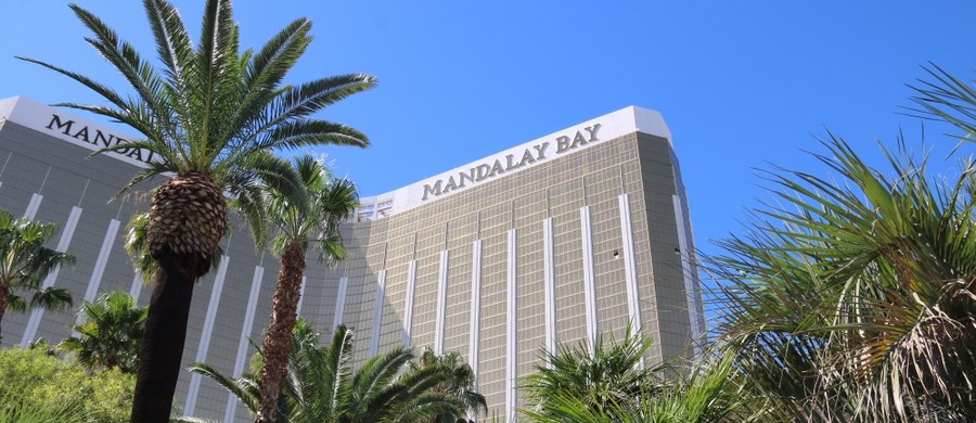 Właściciele hotelu Mandalay Bay w Las Vegas, z którego okien w październiku ubiegłego roku Stephen Paddock strzelał do ludzi, zabijając 58 osób i raniąc setki innych, pozywają ofiary tych dramatycznych wydarzeń. W sumie ponad 1000 osób. Hotel chce w ten sposób uniknąć ewentualnych pozwów o odszkodowania.