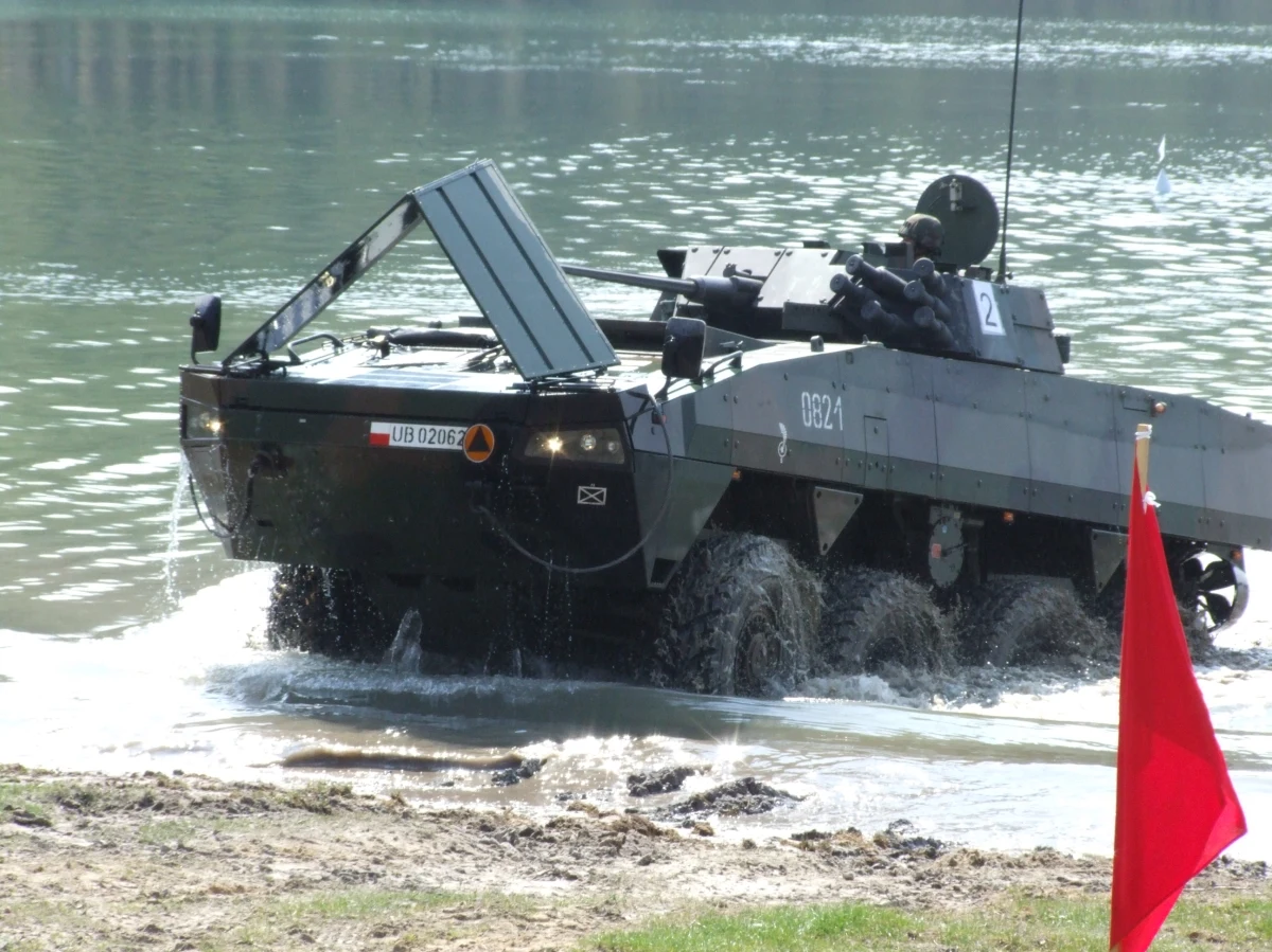 "Prezydent w ciągu 4 - 6 tygodni ogłosi decyzje jaki sprzęt Polska mogłaby kupić m.in. od Amerykanów" - zapowiedział w środowej "Rzeczpospolitej" szef gabinetu prezydenta Andrzeja Dudy, Krzysztof Szczerski. Jak dodał, decyzje Andrzeja Dudy będą dotyczyć przynajmniej dwóch obszarów wyposażenia wojska. "I nie chodzi wyłącznie o kontrakty amerykańskie" - podkreśla Szczerski. 
