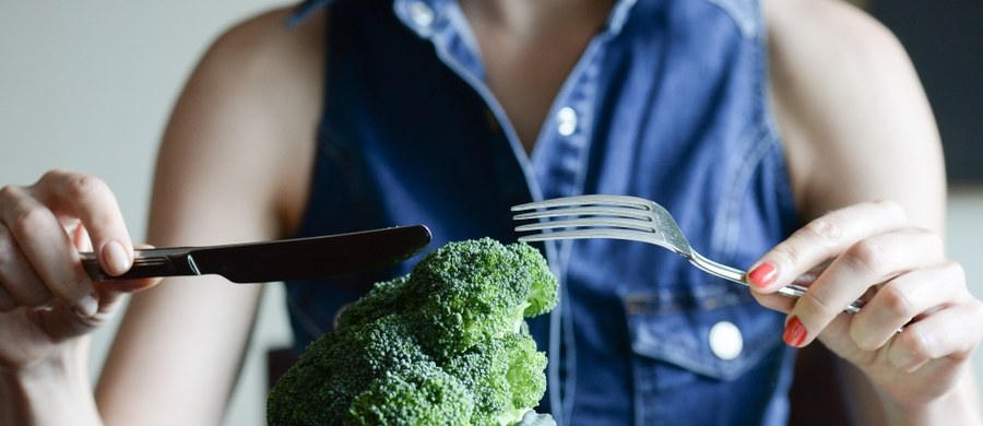 Brokuły, kalafior, soja, kurkuma czy zielona herbata - to niektóre produkty zawierające substancje mogące zmniejszyć ryzyko powstawania nowotworów. Warto je włączyć do swojej diety, jako element profilaktyki zdrowotnej - mówi dietetyk medyczny Sandra Ataniel.