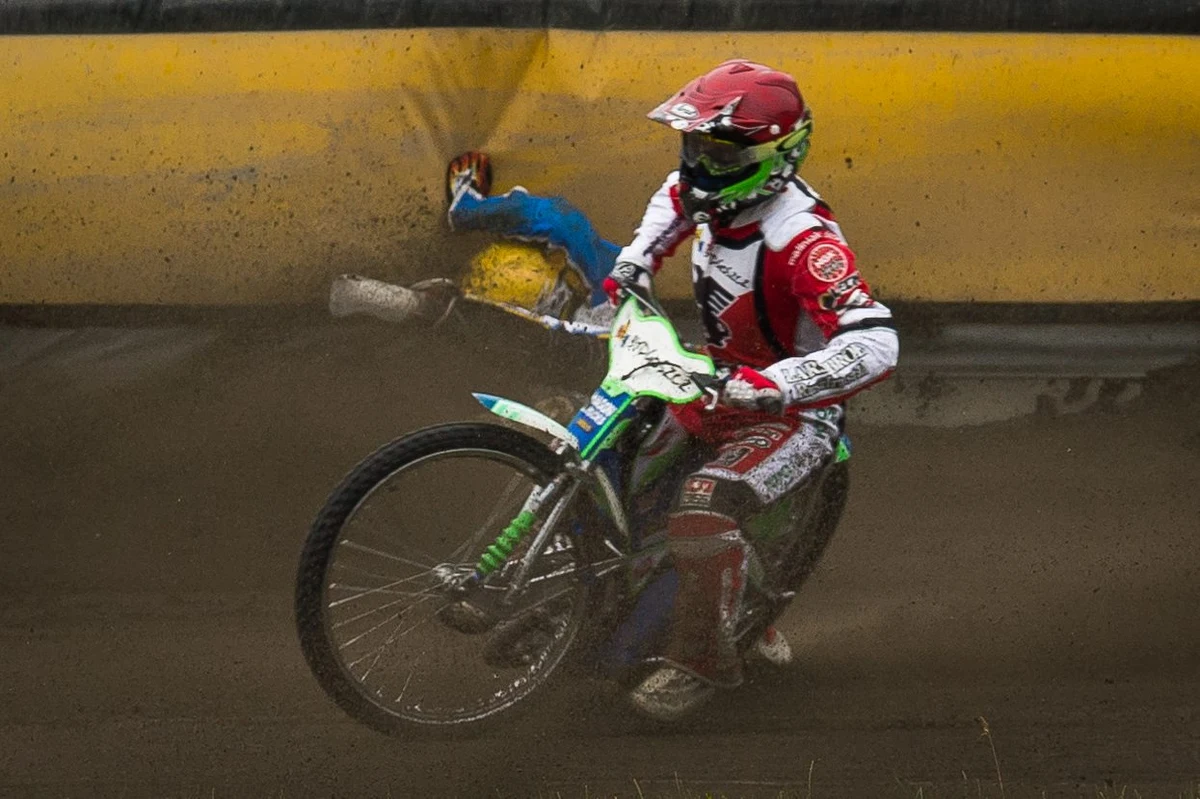 Jeżdżący w zespole szwedzkiej ligi żużlowej Vetlanda Speedway Robert Miśkowiak, który uległ wypadkowi w wyjazdowym meczu z Dackarną Malilla, jest już po wstępnych badaniach. Sytuacja wyglądała bardzo groźnie, ale na szczęście zawodnik nie odniósł poważnych obrażeń.