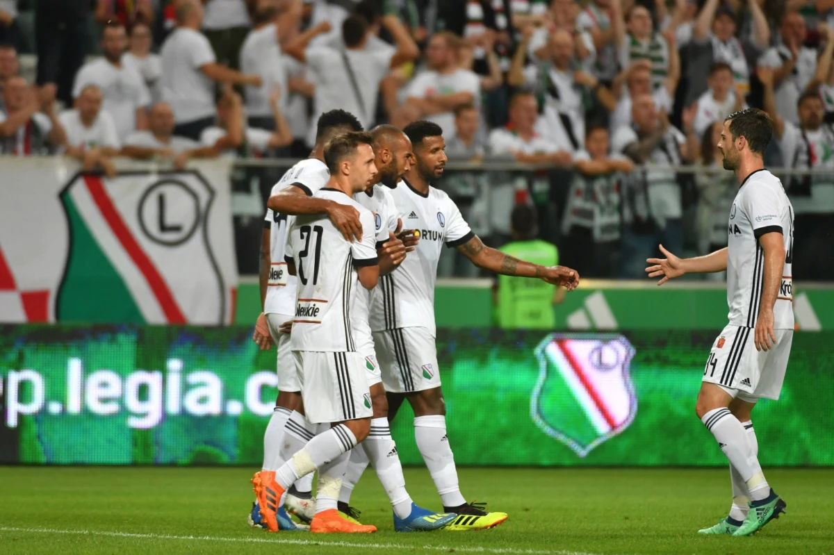 Słowacki Spartak Trnawa wyeliminował Zrinjski Mostar z Bośni i Hercegowiny i zagra z Legią Warszawa w drugiej rundzie eliminacji piłkarskiej Ligi Mistrzów. Najlepszy polski zespół w ubiegłym sezonie awans zapewnił sobie już we wtorek, pokonując Cork City.