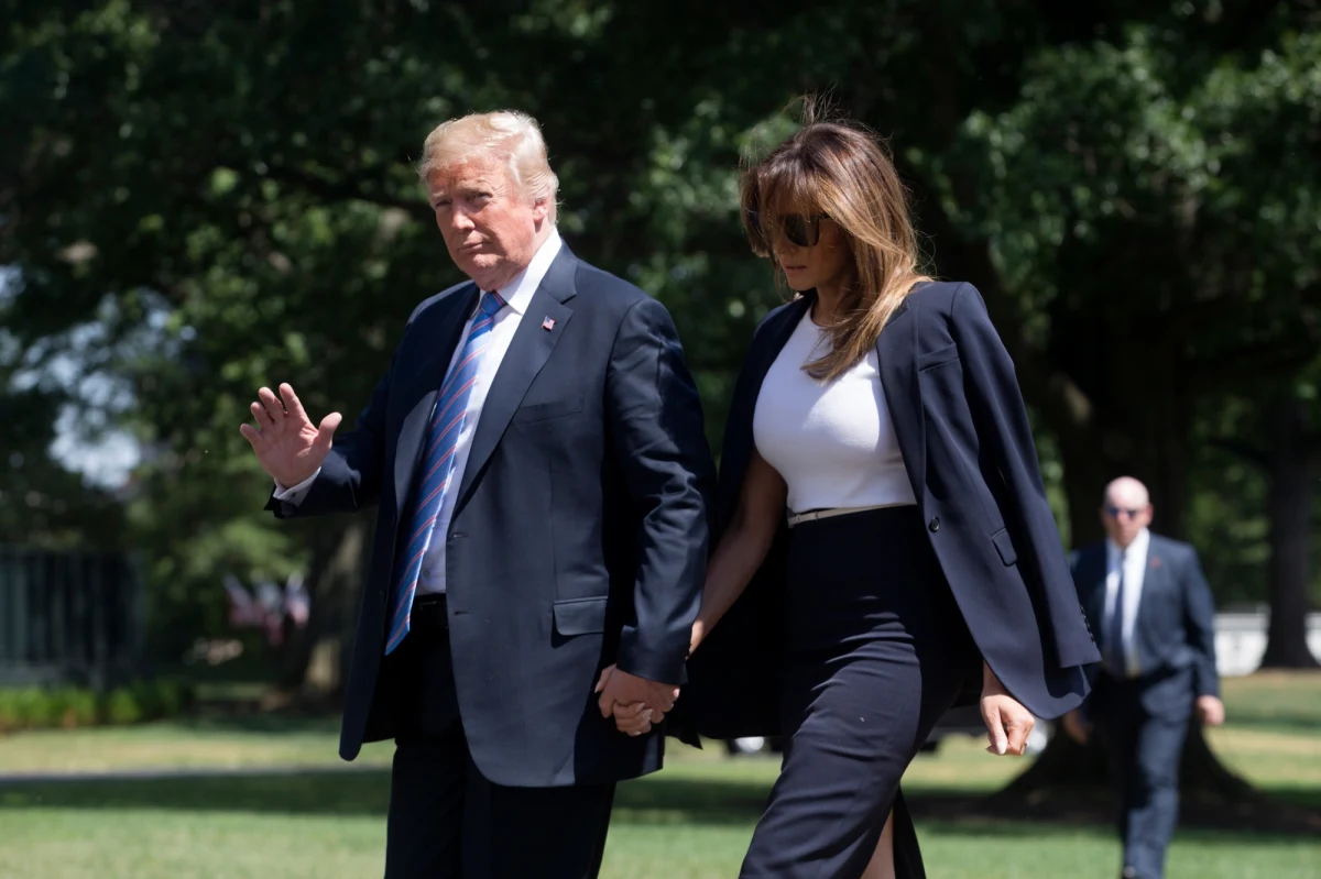 Donald Trump nie przestaje zaskakiwać. Jak donosi Reuters, amerykański prezydent stwierdził w wywiadzie dla CBS News, że Władimir Putin jest osobiście odpowiedzialny za rosyjską ingerencję w amerykańskie wybory prezydenckie w 2016 roku. To o tyle ciekawa wypowiedź, że jeszcze kilka dni temu, po spotkaniu z prezydentem Rosji, Trump ogłosił, że - wbrew wnioskom przedstawionym mu przez amerykański kontrwywiad - nie widzi powodu, by wierzyć w rosyjską ingerencję…