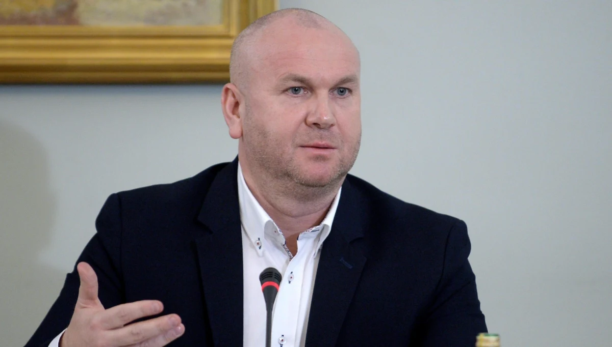 Były szef CBA Paweł Wojtunik usłyszał w krakowskiej prokuraturze zarzuty. Jak poinformował prok. Zbigniew Gabryś z Prokuratury Regionalnej w Krakowie, dotyczą m.in. niedopełnienia obowiązków, niszczenia dowodów i działania na szkodę interesu publicznego. 