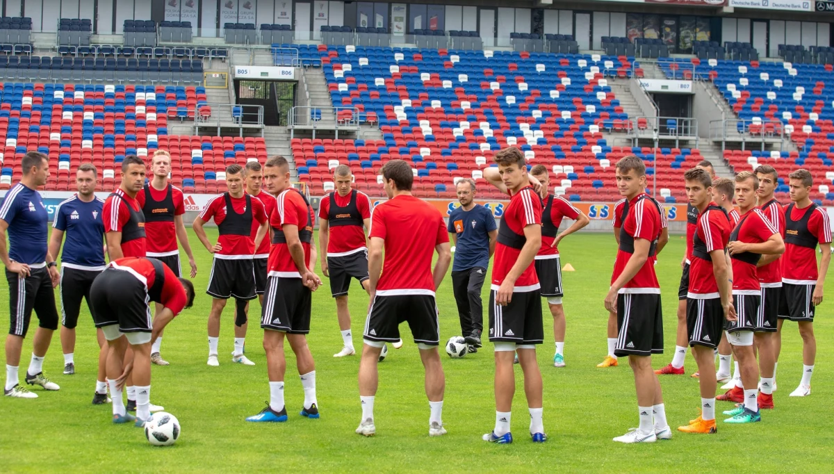 Piłkarze Górnika Zabrze zremisowali w Kiszyniowie z mołdawską drużyną Zaria Balti 1:1 (0:1) w rewanżowym spotkaniu pierwszej rundy kwalifikacji Ligi Europejskiej i awansowali do kolejnej dzięki wygranej w pierwszym meczu 1:0.