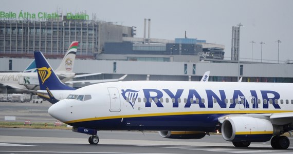Piloci Ryanair kontynuują strajk, który może pokrzyżować plany wakacyjne pasażerów w całej Europie. Tylko dziś z powodu protestu nie polecą 4 tysiące osób, które miały podróżować między Irlandią i Wielką Brytanią. Piloci z Irlandii będą strajkować jeszcze we wtorek. Dla europejskich pasażerów największym problemem będzie jednak podobna akcja w Belgii, Portugalii i Hiszpanii.