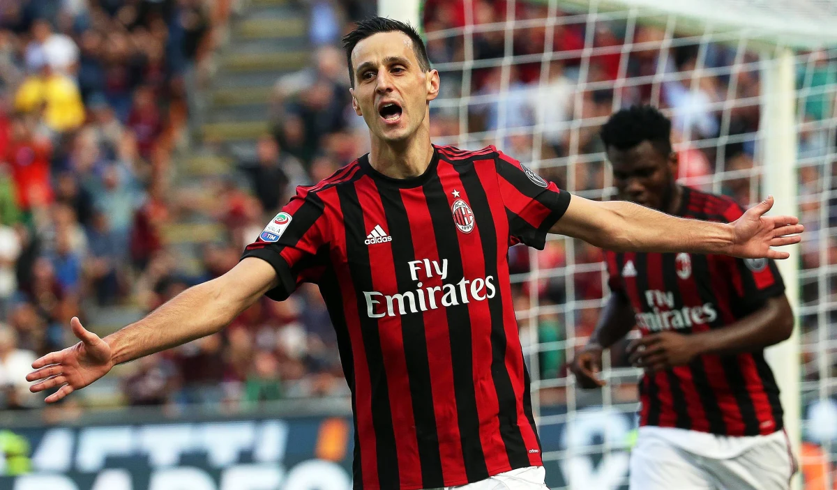 Chorwat Nikola Kalinic, którego trener Zlatko Dalic wyrzucił z kadry po pierwszym meczu w piłkarskich mistrzostwach świata, nie chce srebrnego medalu wywalczonego przez jego kolegów. "Dziękuję, ale ja w Rosji nie grałem" - powiedział chorwackim mediom.