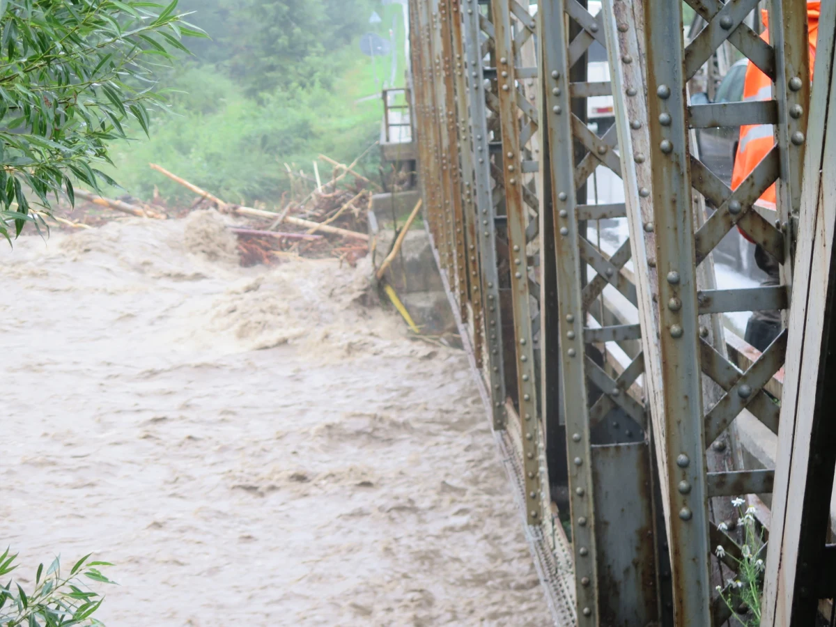 Pogotowie przeciwpowodziowe ogłosił w Oświęcimiu prezydent Janusz Chwierut. Jak podał magistrat, decyzja ma związek z przekroczeniem stanu ostrzegawczego na rzece Sole, która przepływa przez miasto.